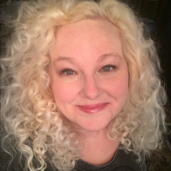 Meet your Posher, Kristen - Picture 2 of 6